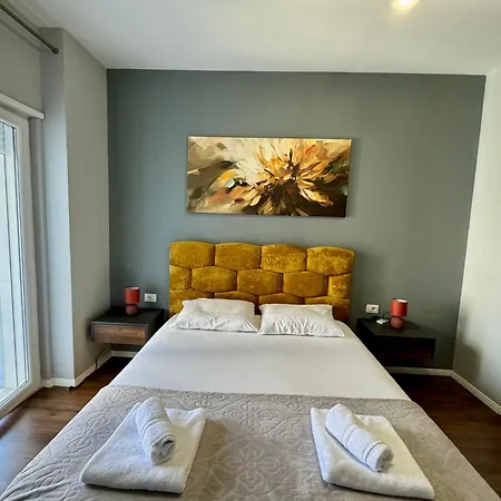 Santo Citycenter Apartment *